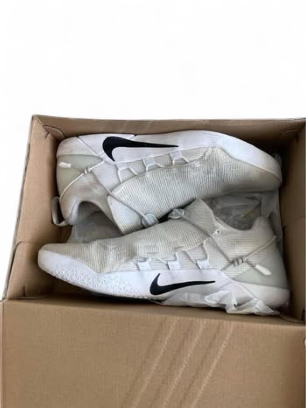 Kobe bryant White and Black Athletic Shoes